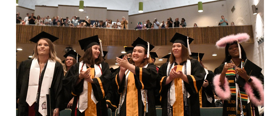 clapping-grads